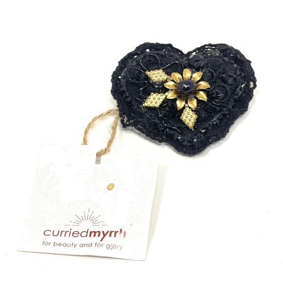 New Free People x Curried Myrrh Blanche Heart Black Clip - Picture 4 of 8